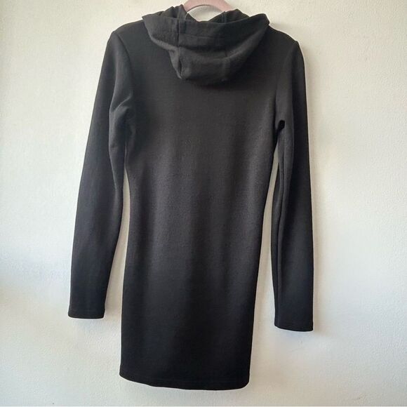 Untouched World Long Hooded Pullover in black - Picture 4 of 13